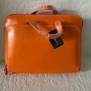 Lodi's (Audrey) briefcase